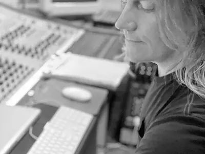Be Hussey working in the studio